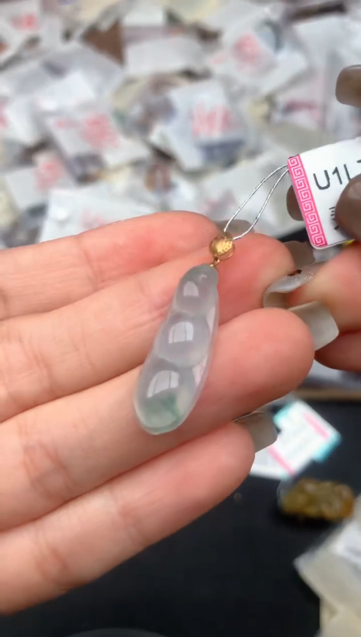 18K金镶嵌挂件翡翠—