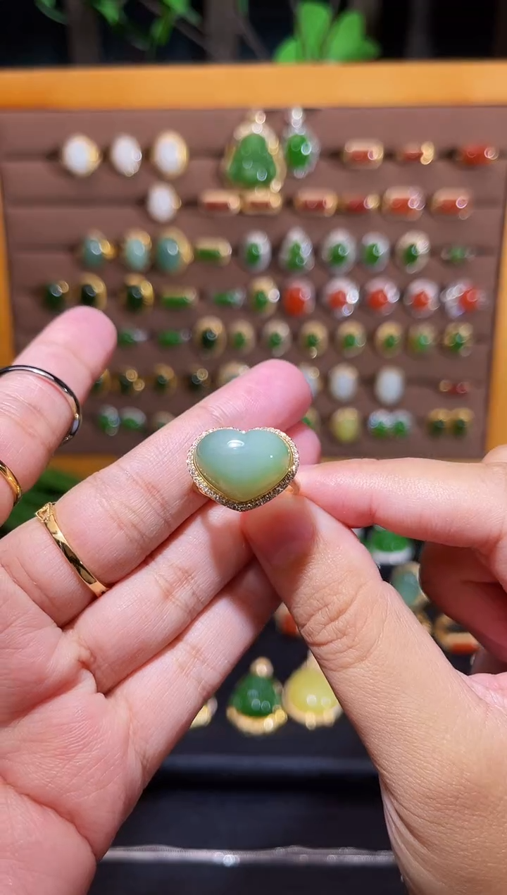 【闪购商品】和田玉戒指18K金镶嵌粉青厚金镶嵌爱心戒指