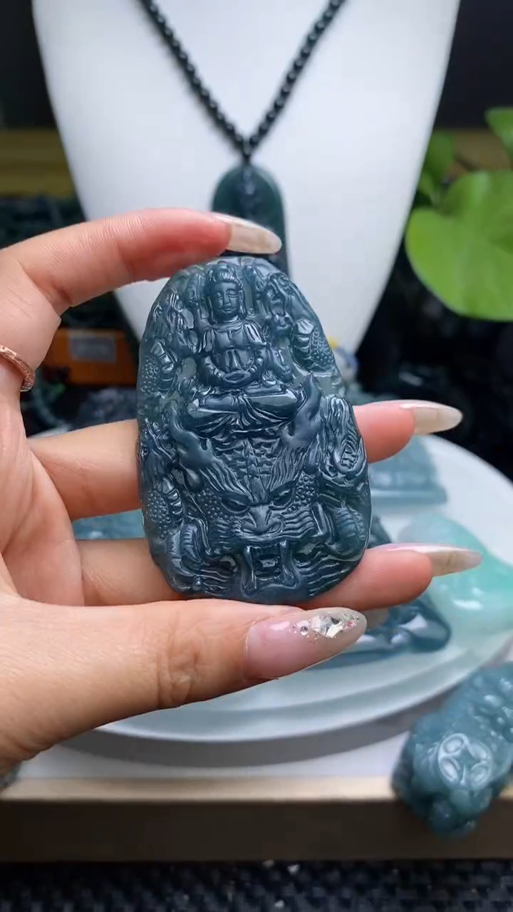 【闪购商品】翡翠未镶嵌颈饰            
