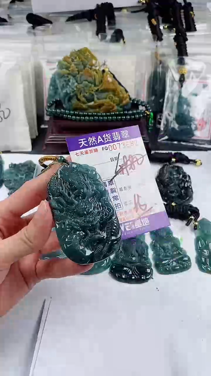 【闪购商品】翡翠颈饰未镶嵌           