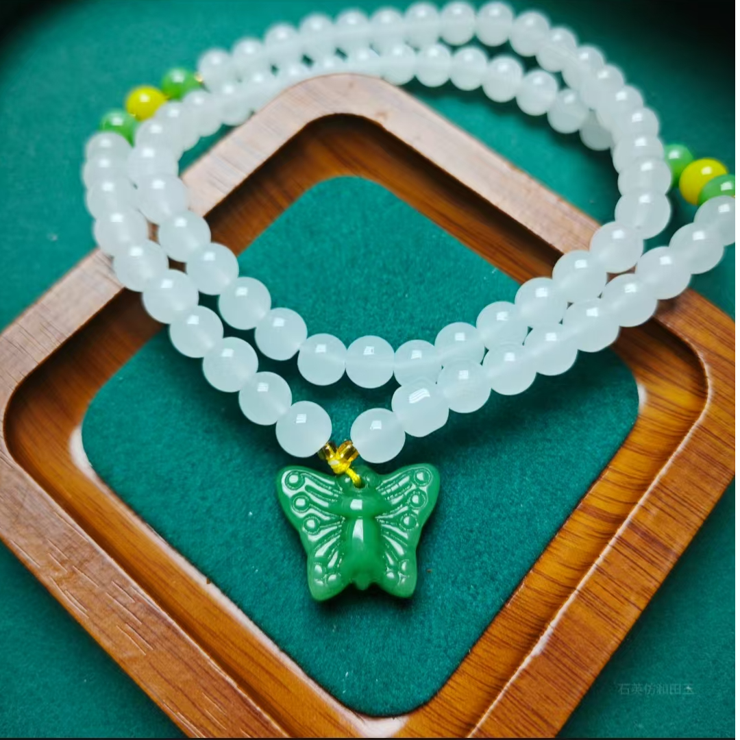 A1543和田玉蝴蝶项链吊坠