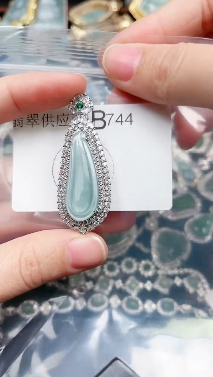 【闪购商品】翡翠颈饰未镶嵌744赠皮绳