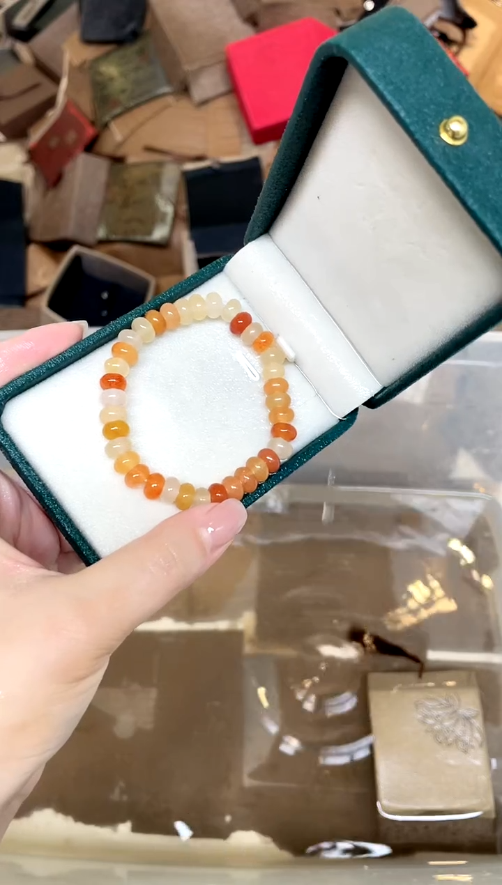 石英质玉手镯未镶嵌黄