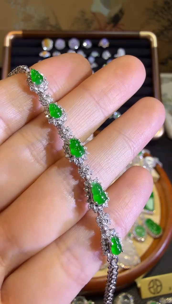 【闪购商品】翡翠手链18K金镶嵌满绿起光小帝王绿葫芦