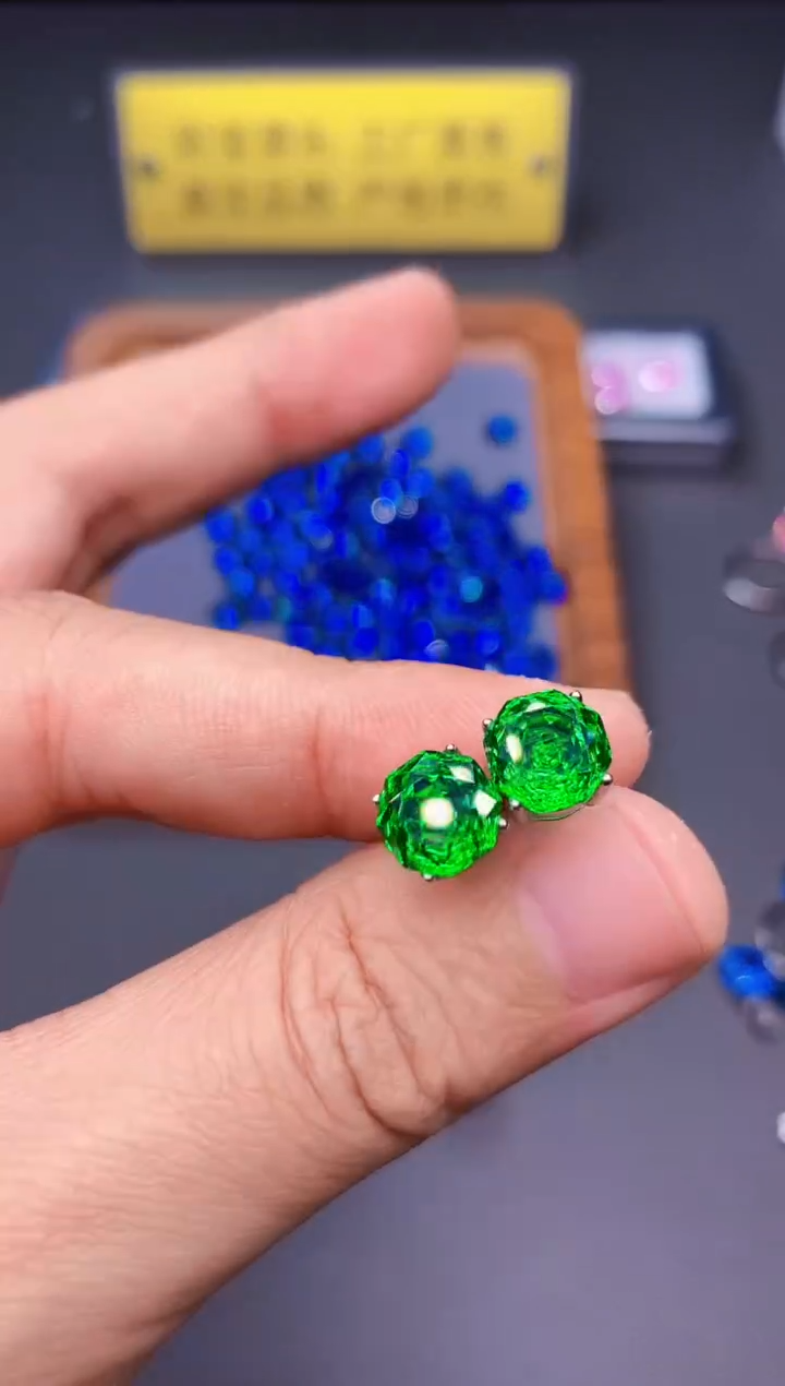 银S925镶嵌耳饰托帕石.........