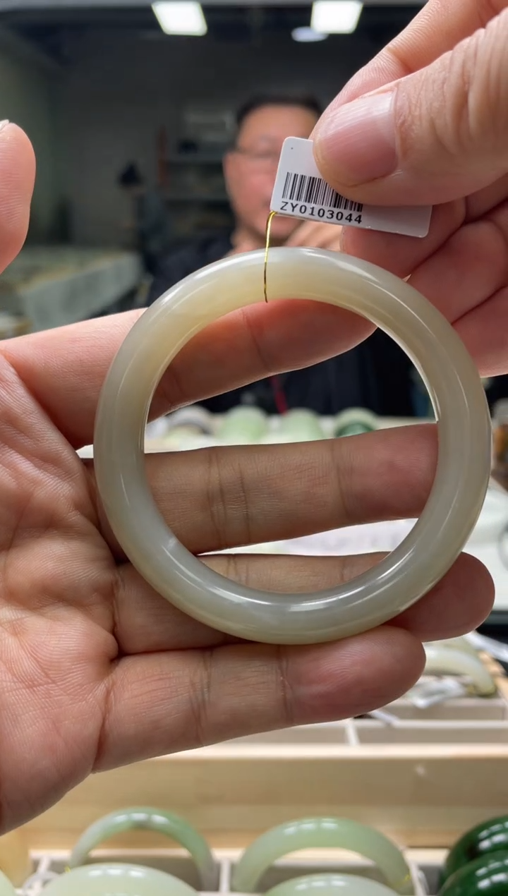 【闪购商品】和田玉手镯未镶嵌编码3044 圈口55-56