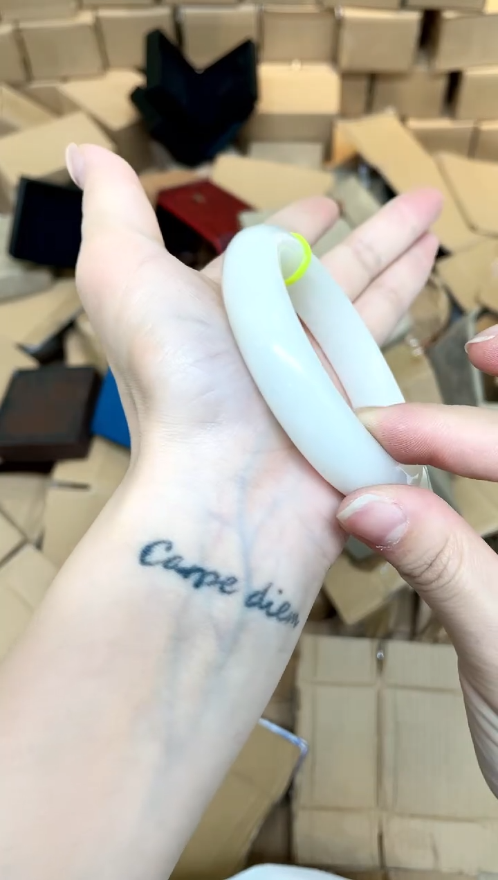 和田玉手镯未镶嵌476-60