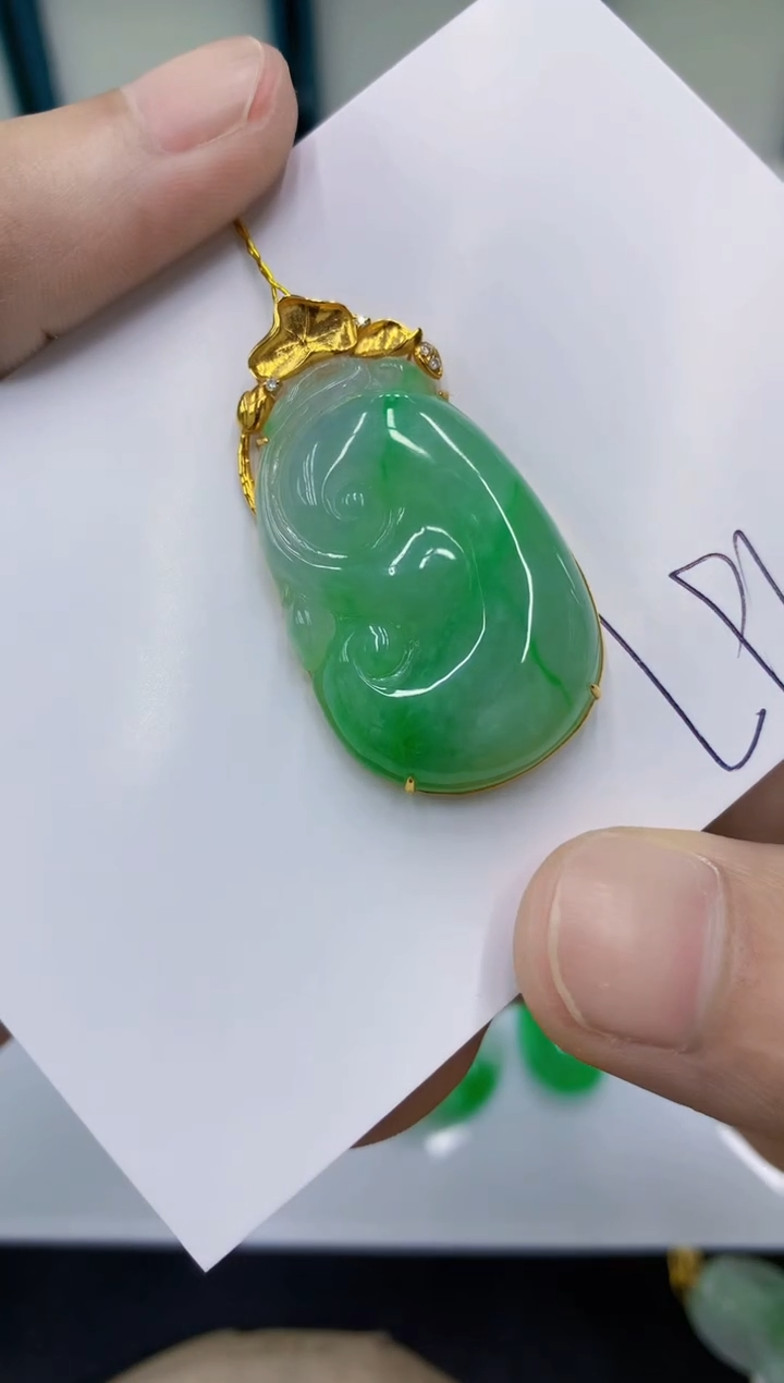颈饰18K金镶嵌翡翠翡翠