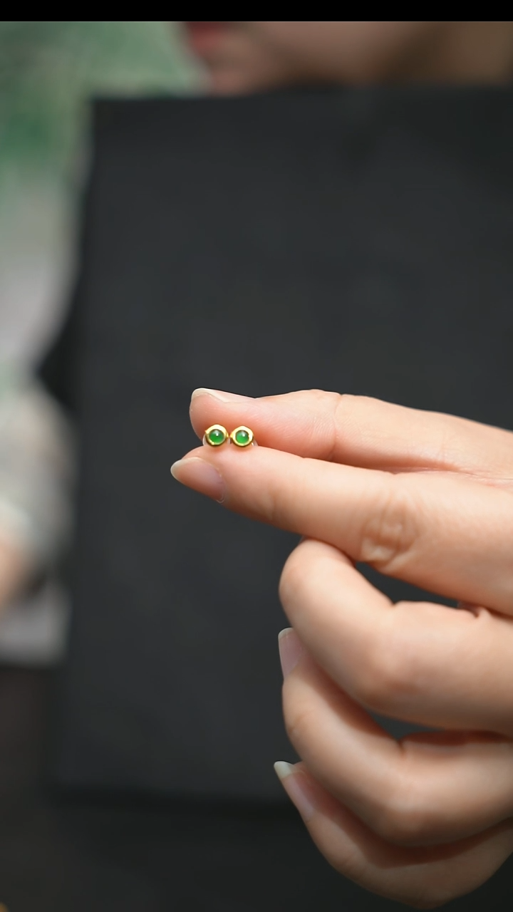 颈饰未镶嵌翡翠耳钉