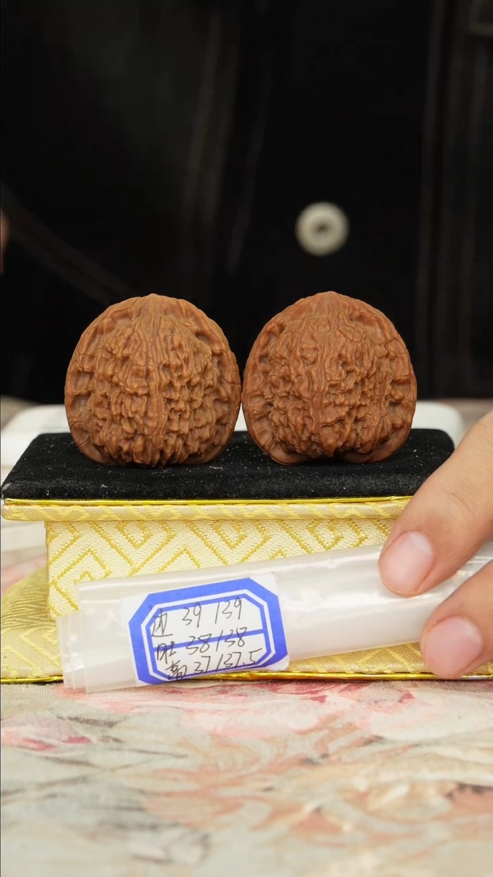 【闪购商品】文玩核桃把件赵喜满南将石