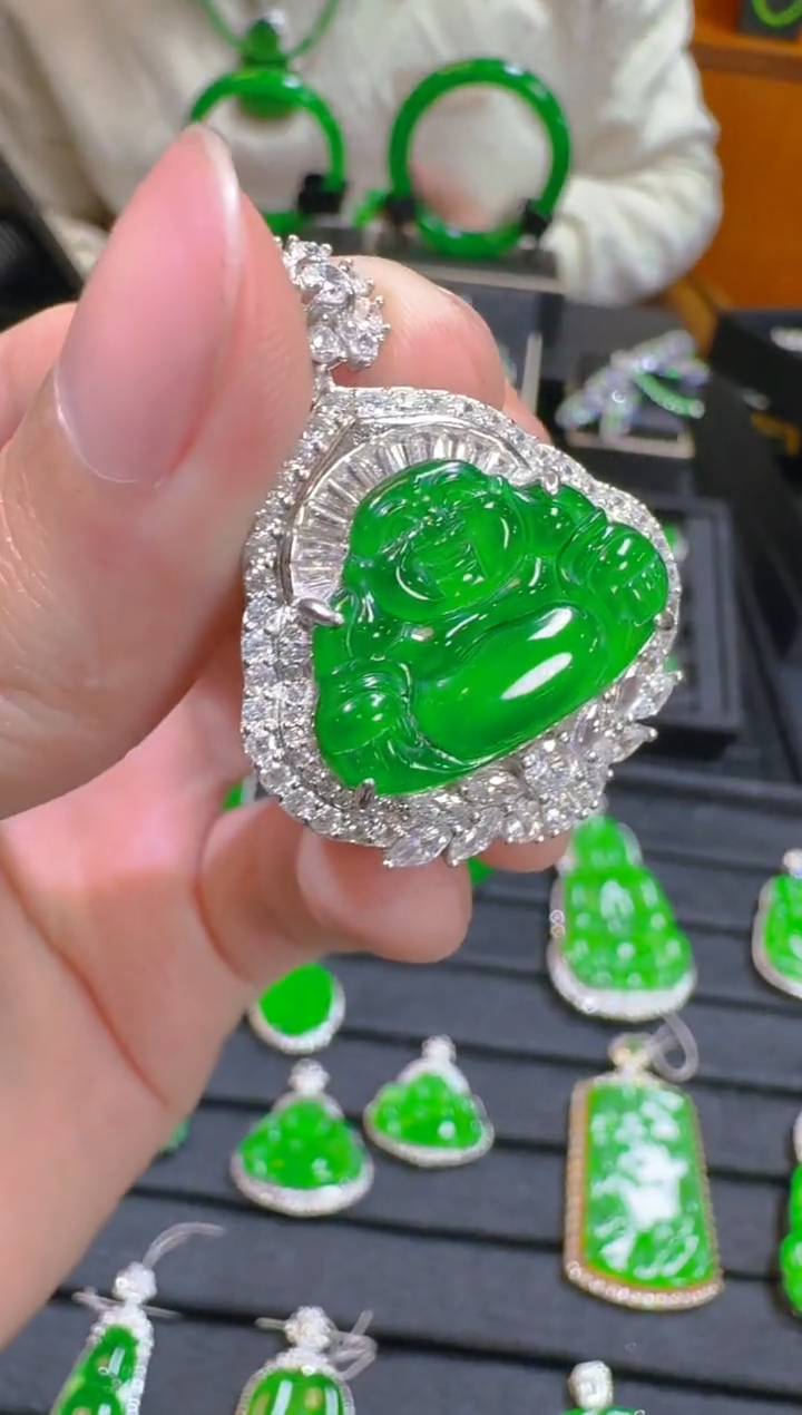 【闪购商品】翡翠吊坠(赠链)银S925镶嵌天然A货翡翠