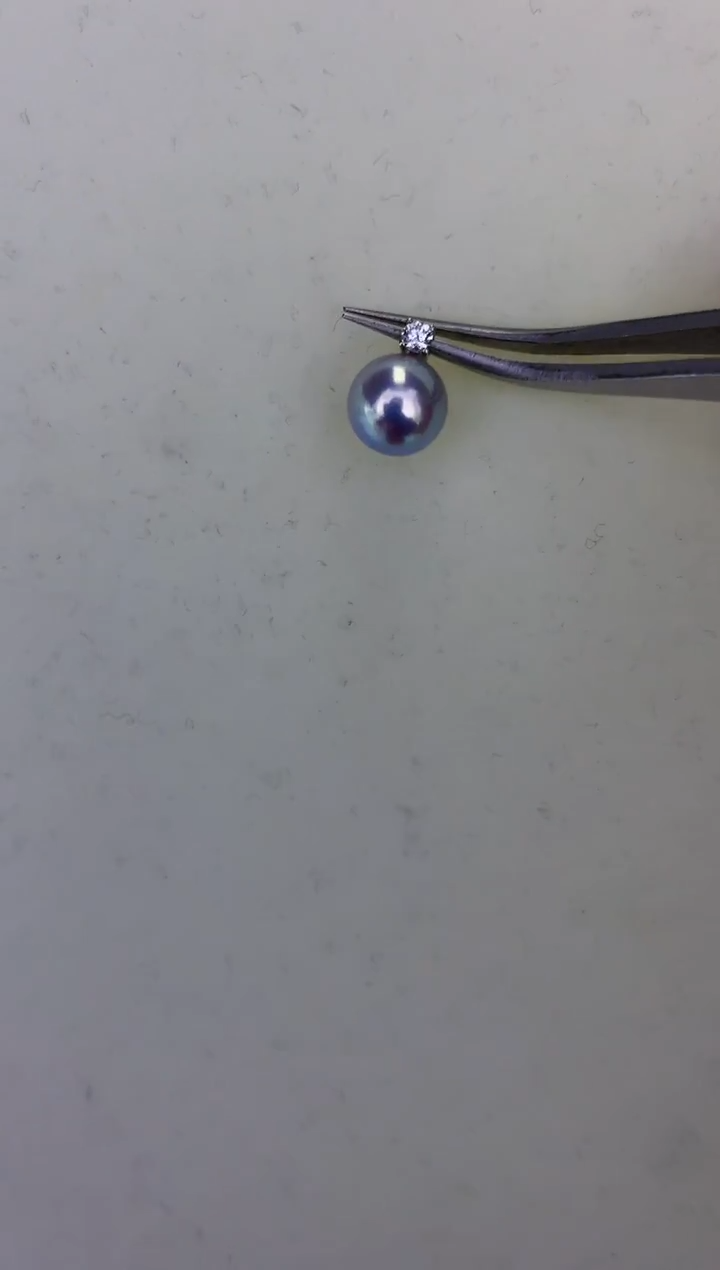 18K金镶嵌DA海水珍珠灰珠戴妃带钻吊坠8-9MM X004