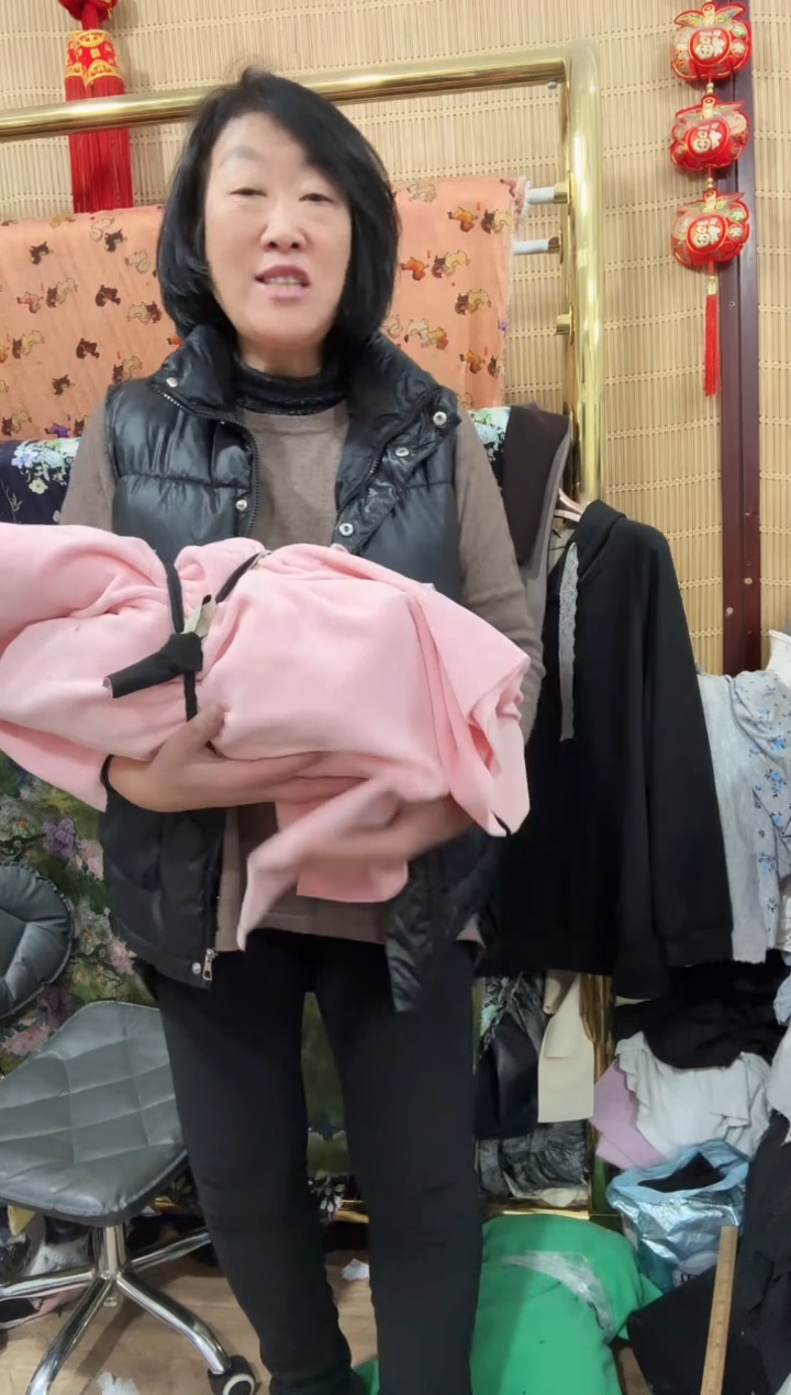 中码奥粒绒粉色男女款同款（残脏，有印）家居服裁片中码一套 