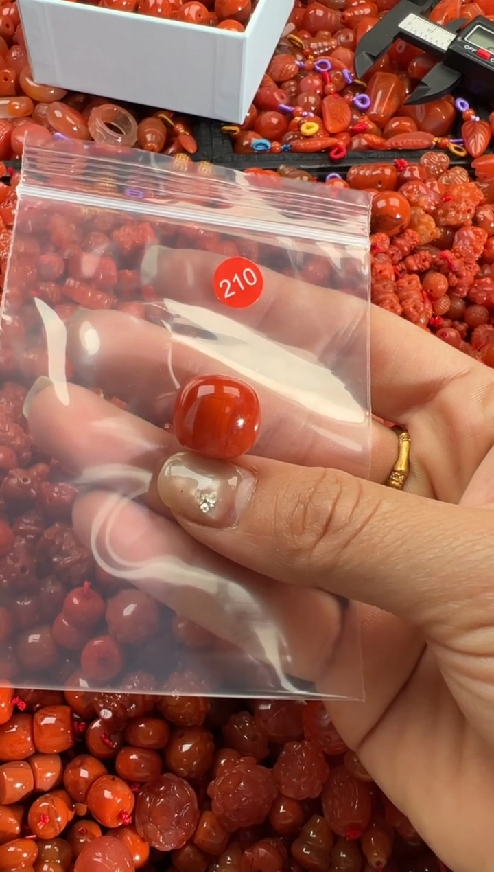 【闪购商品】南红玛瑙颈饰未镶嵌1