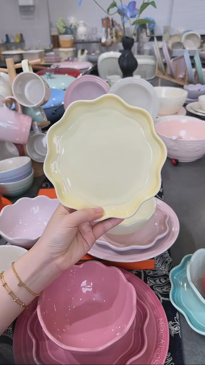 【闪购商品】瓷炻彩花边盘18CM-鹅绒黄