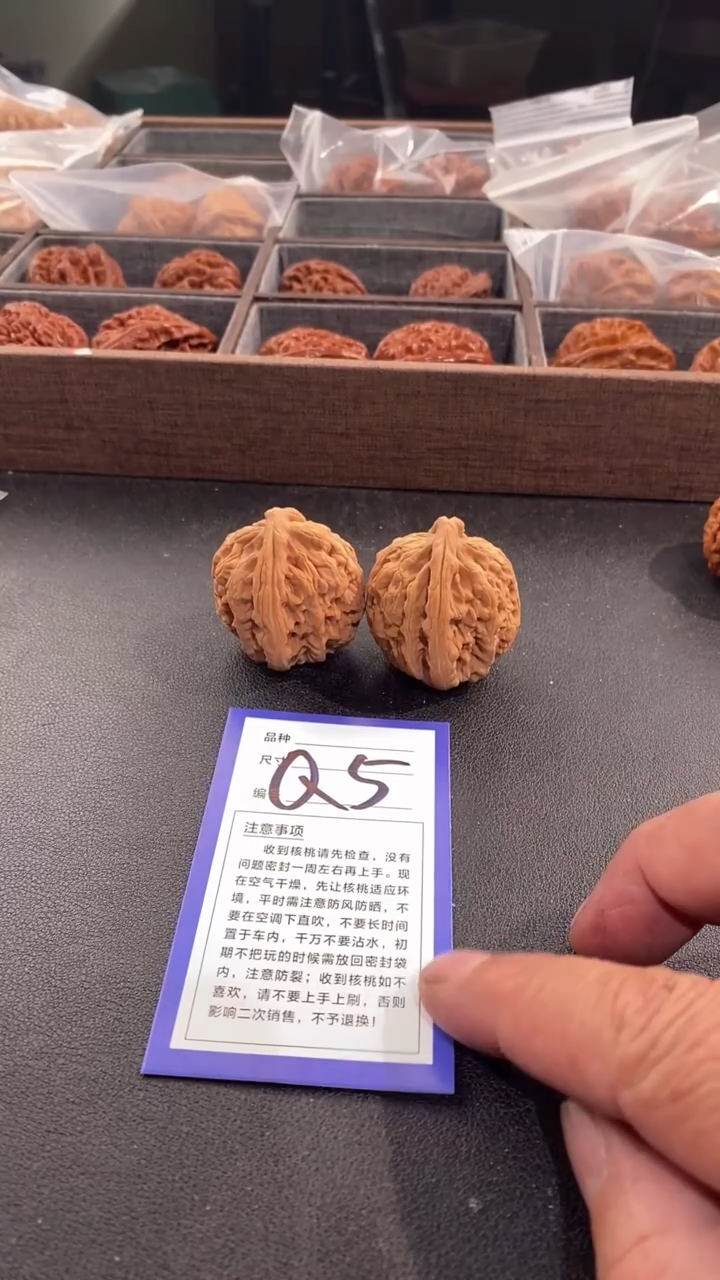 【闪购商品】文玩核桃把件39红锦鲤