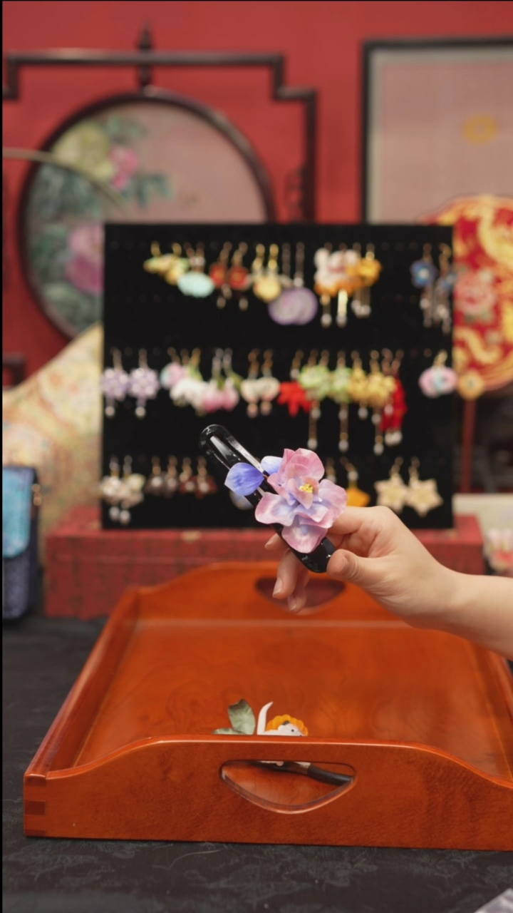 刺绣非遗手工绒花饰品