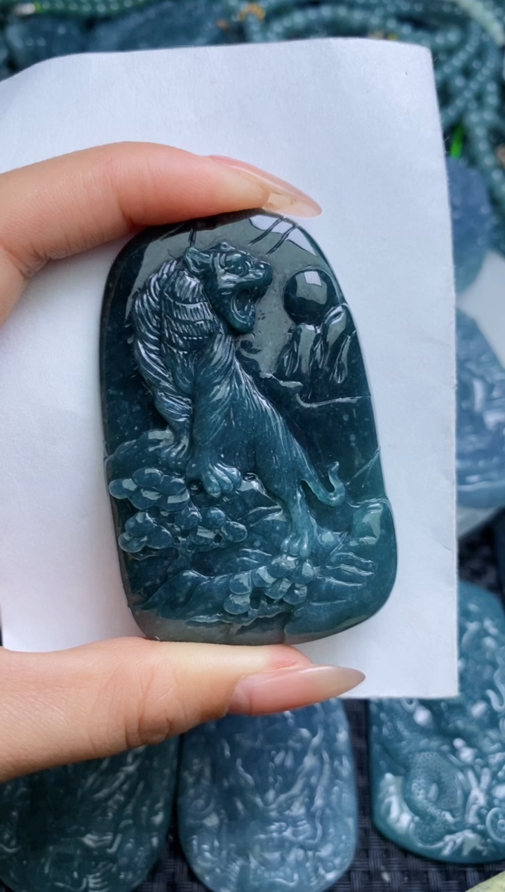 【闪购商品】翡翠颈饰未镶嵌          