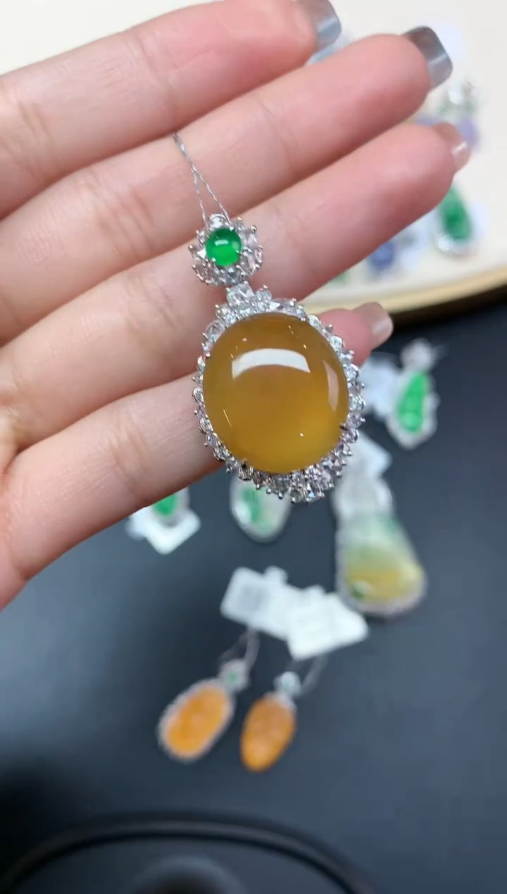 【闪购商品】翡翠吊坠(不含链)18K金镶嵌吊坠A173|39800