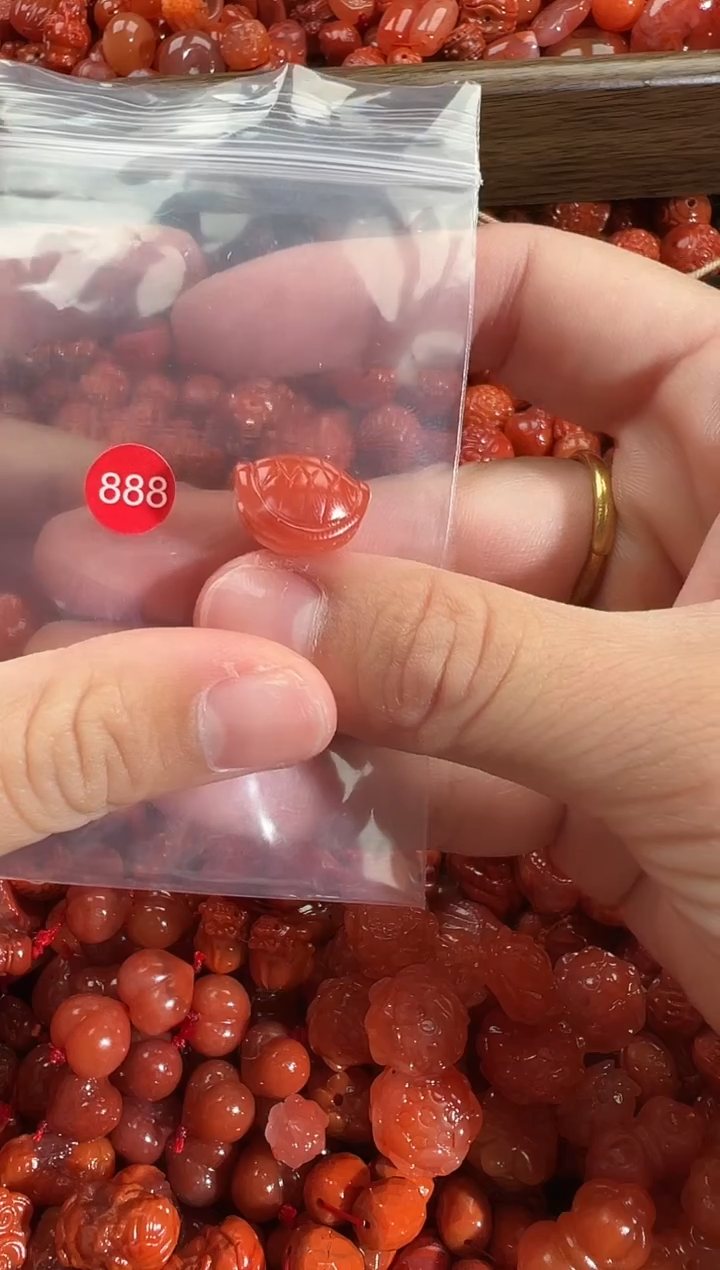 颈饰未镶嵌南红玛瑙1