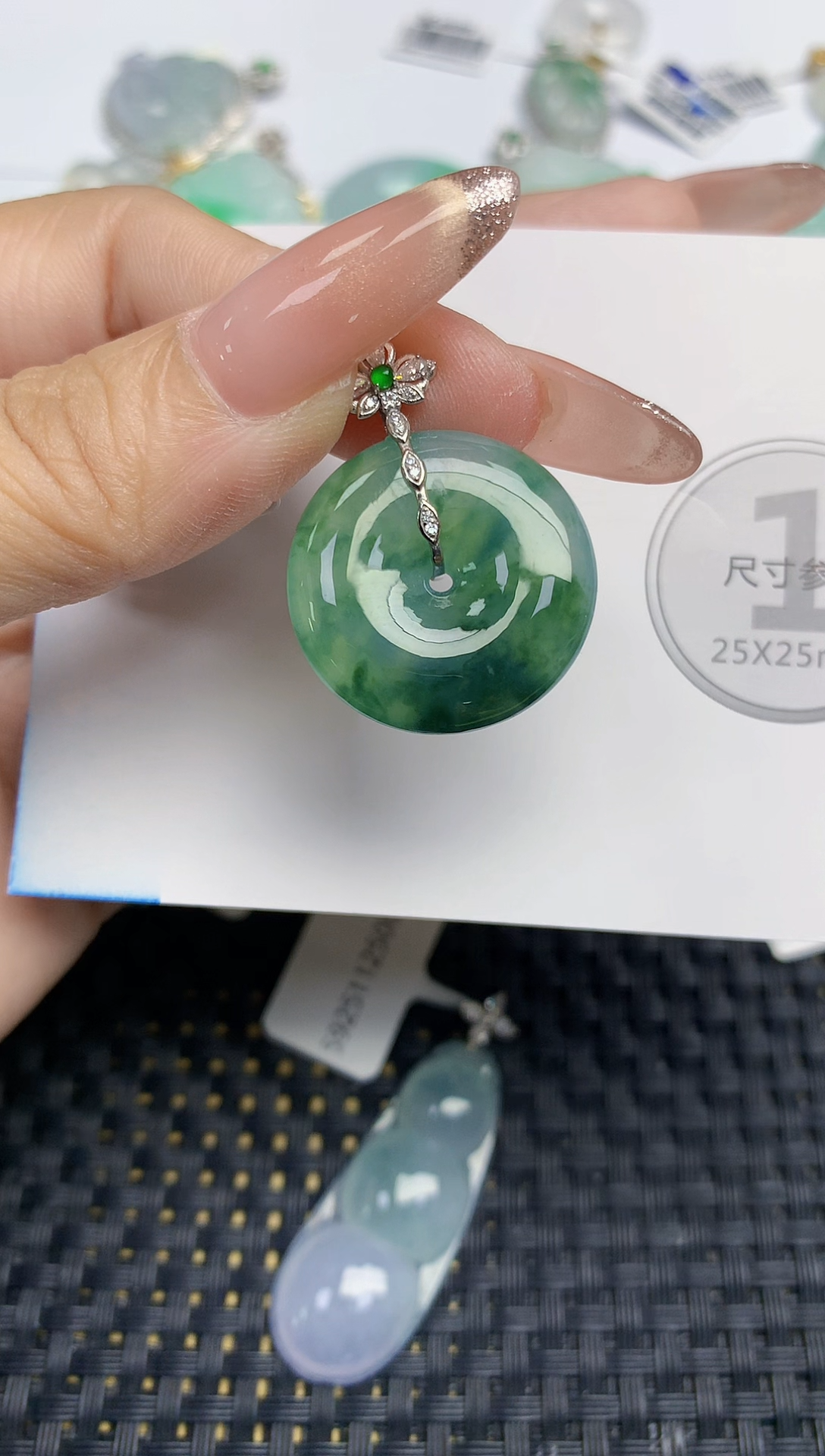 颈饰18K金镶嵌翡翠花**朵天然缅甸A货翡翠百元以上9元证书费自理