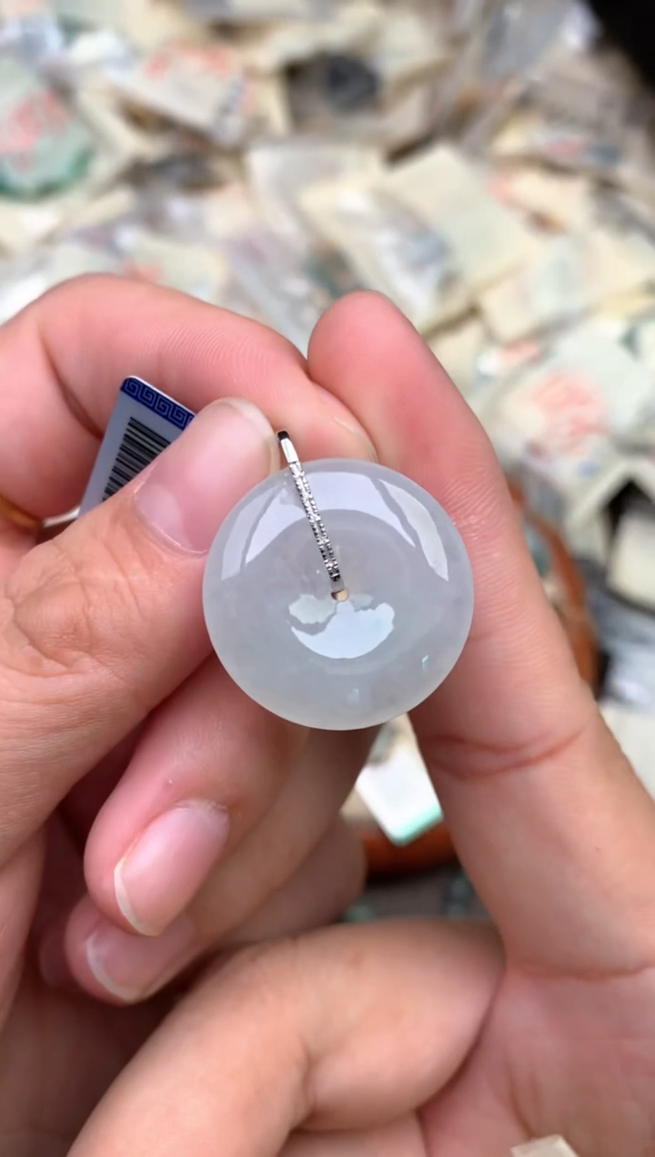18K金镶嵌挂件翡翠— 