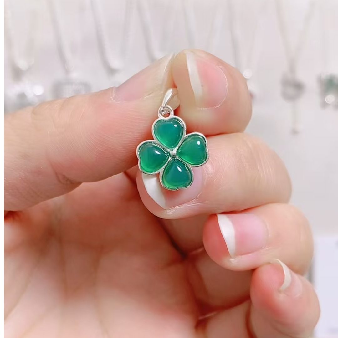 吊坠足银 足银四叶草吊坠新款轻奢绿色镶嵌纯银吊坠气质经典