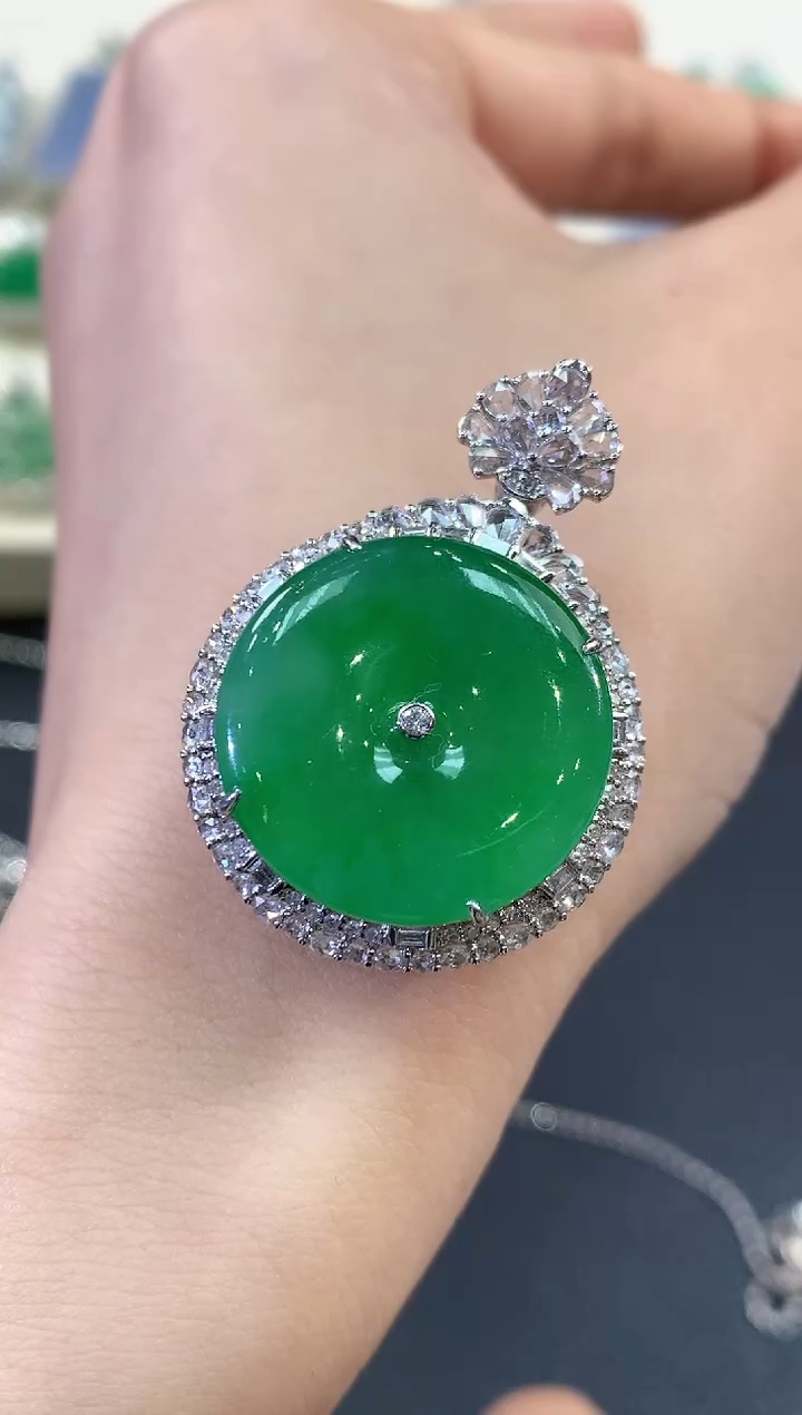 【闪购商品】翡翠吊坠(不含链)18K金镶嵌C130   