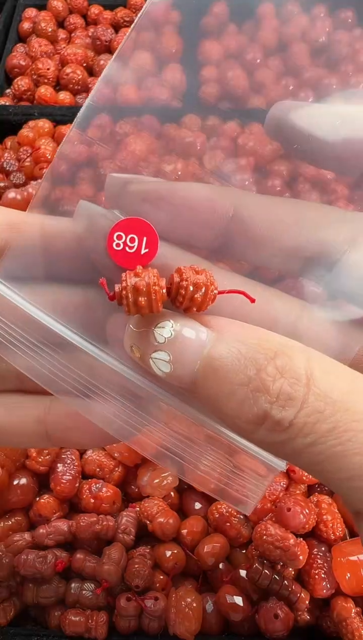 颈饰未镶嵌南红玛瑙1