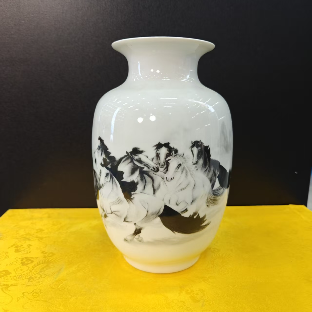 A02马到成功精美赏瓶