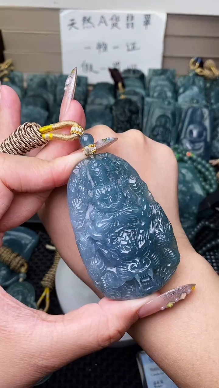 颈饰未镶嵌翡翠 