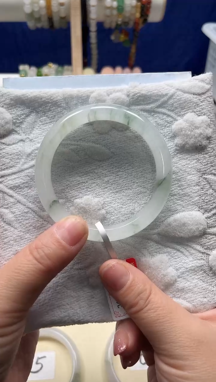 【闪购商品】石英质玉手镯未镶嵌XFQS090天山翠