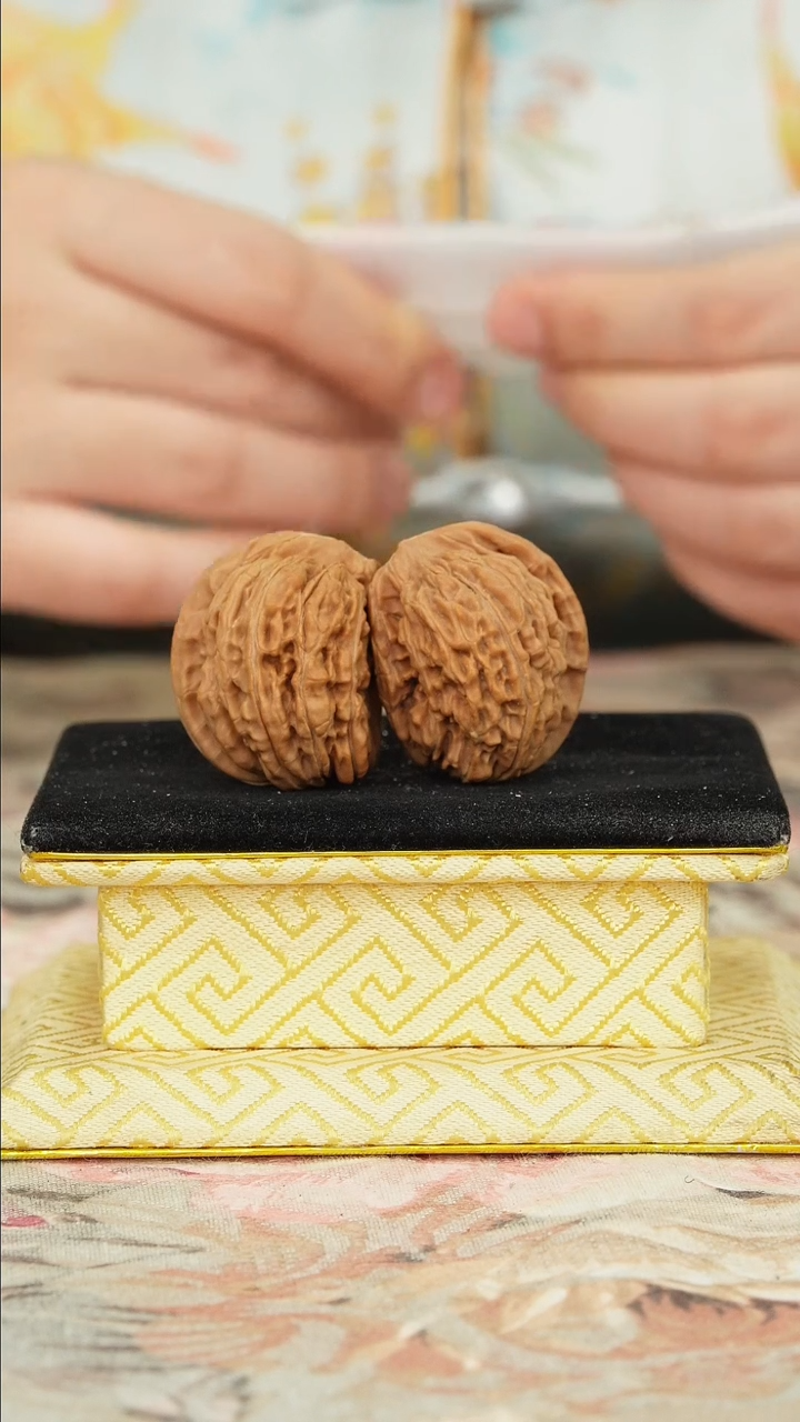 【闪购商品】文玩核桃把件一代楼异形