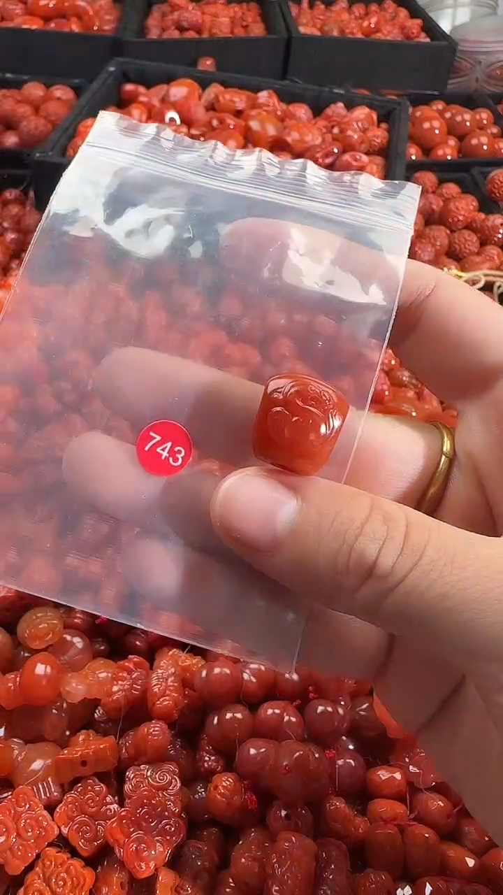 颈饰未镶嵌南红玛瑙1