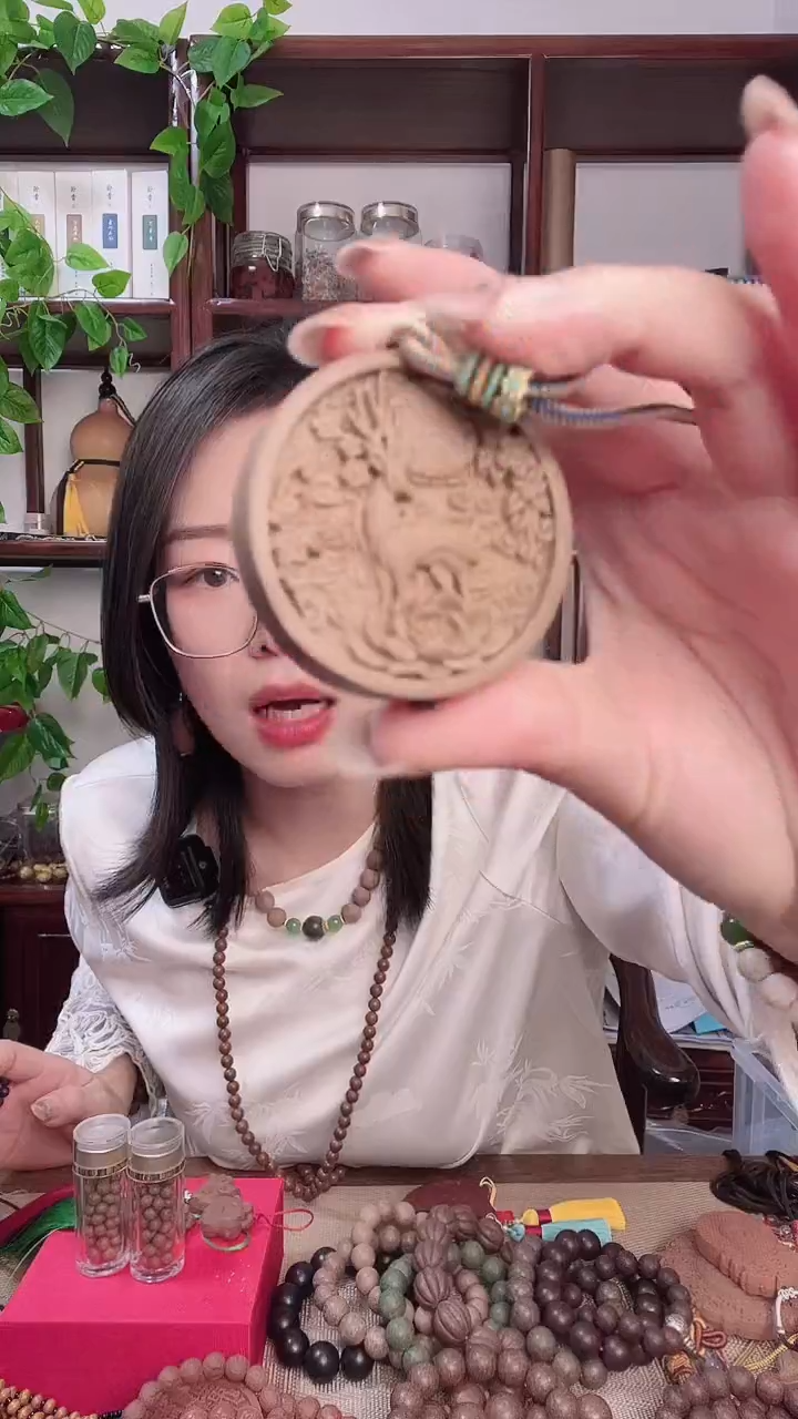 珠串聚灵固本香方的小鹿吉祥