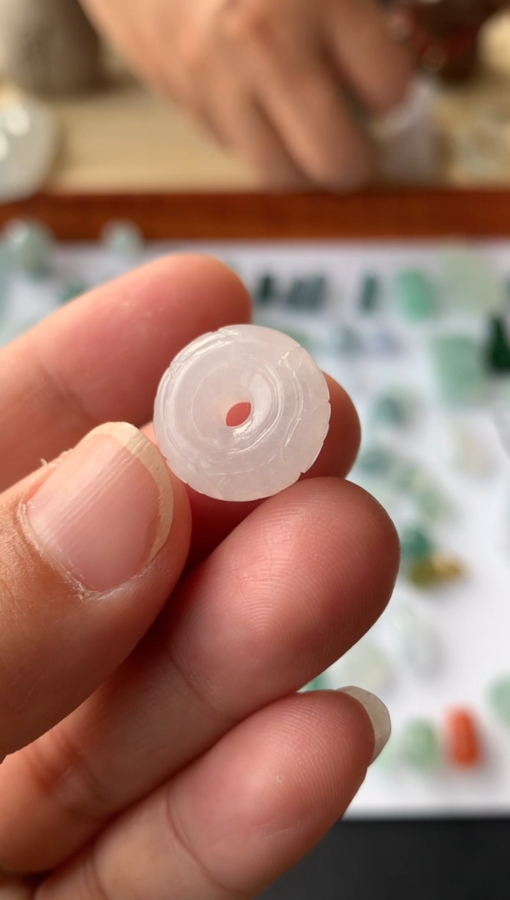 【闪购商品】定制翡翠未镶嵌仿古雕花甜甜圈180+18