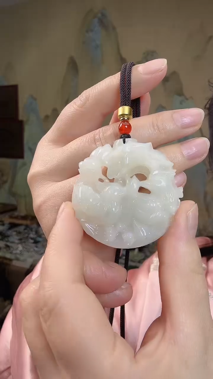 颈饰未镶嵌和田玉.