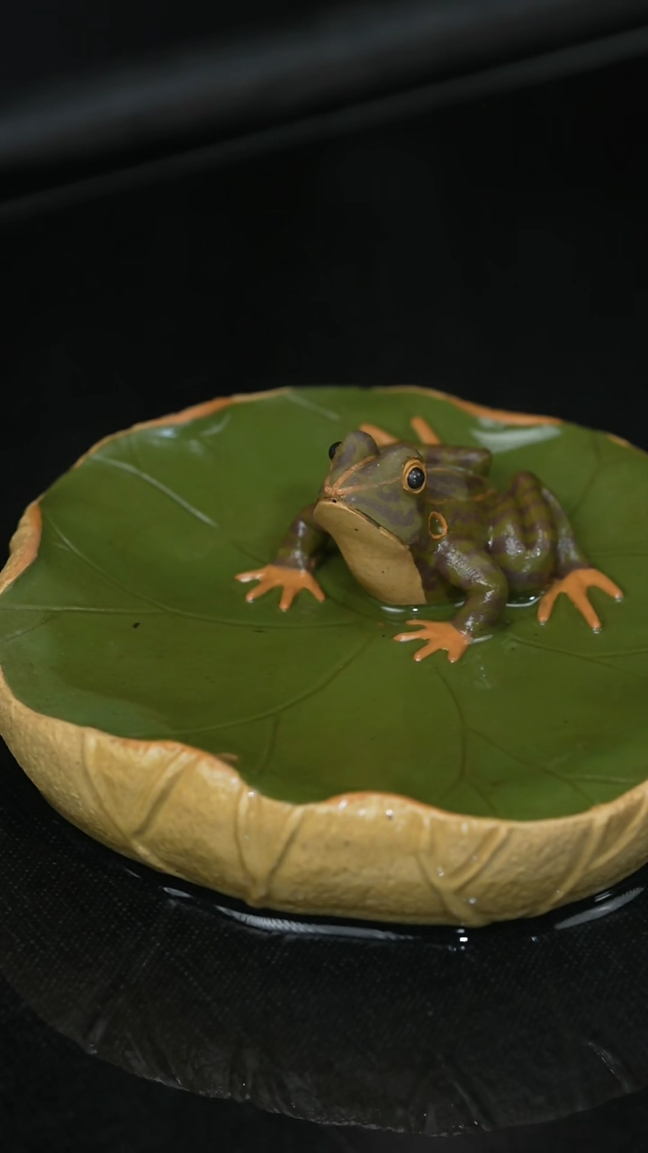 【闪购商品】紫砂茶壶雕塑喷水青蛙 023