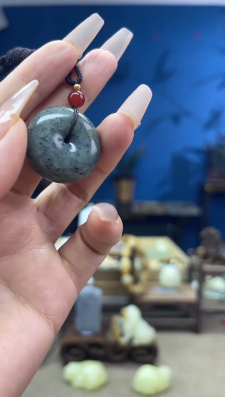 和田玉未镶嵌颈饰1