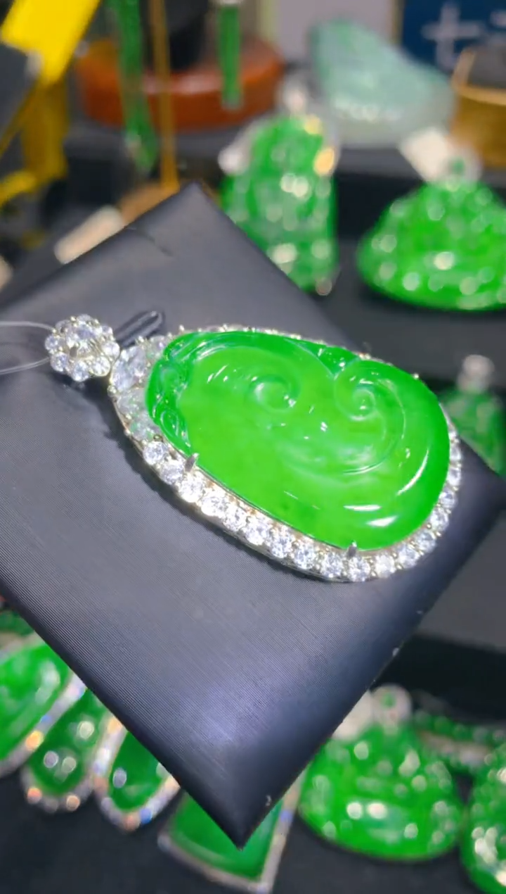 【闪购商品】翡翠颈饰未镶嵌一季