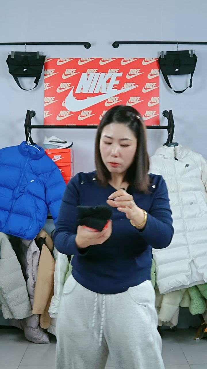 闪购编码Nike/Jordan运动衣以直播间过款为准尺码袜子黑色39.9