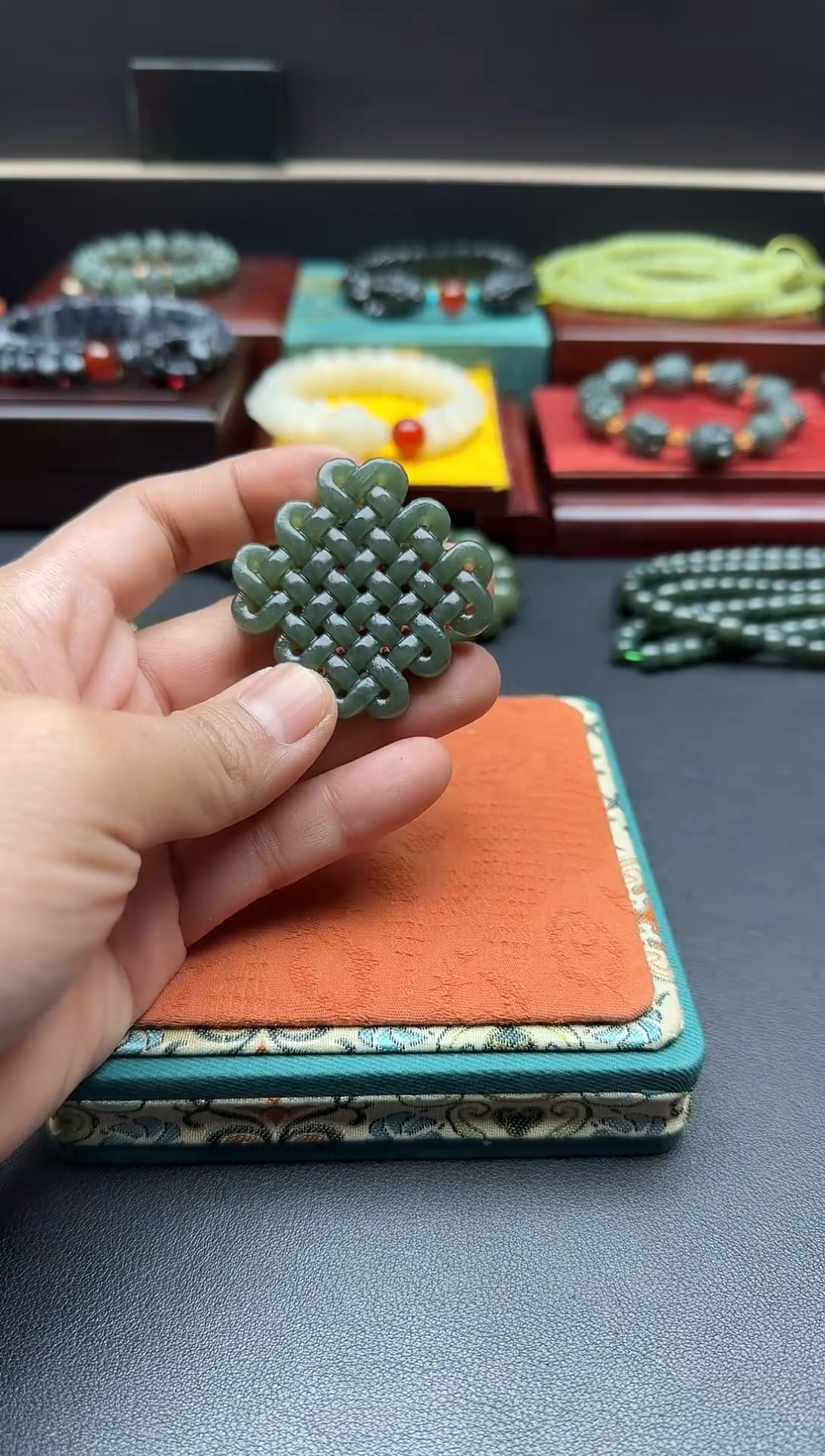 颈饰未镶嵌和田玉且末如意牌