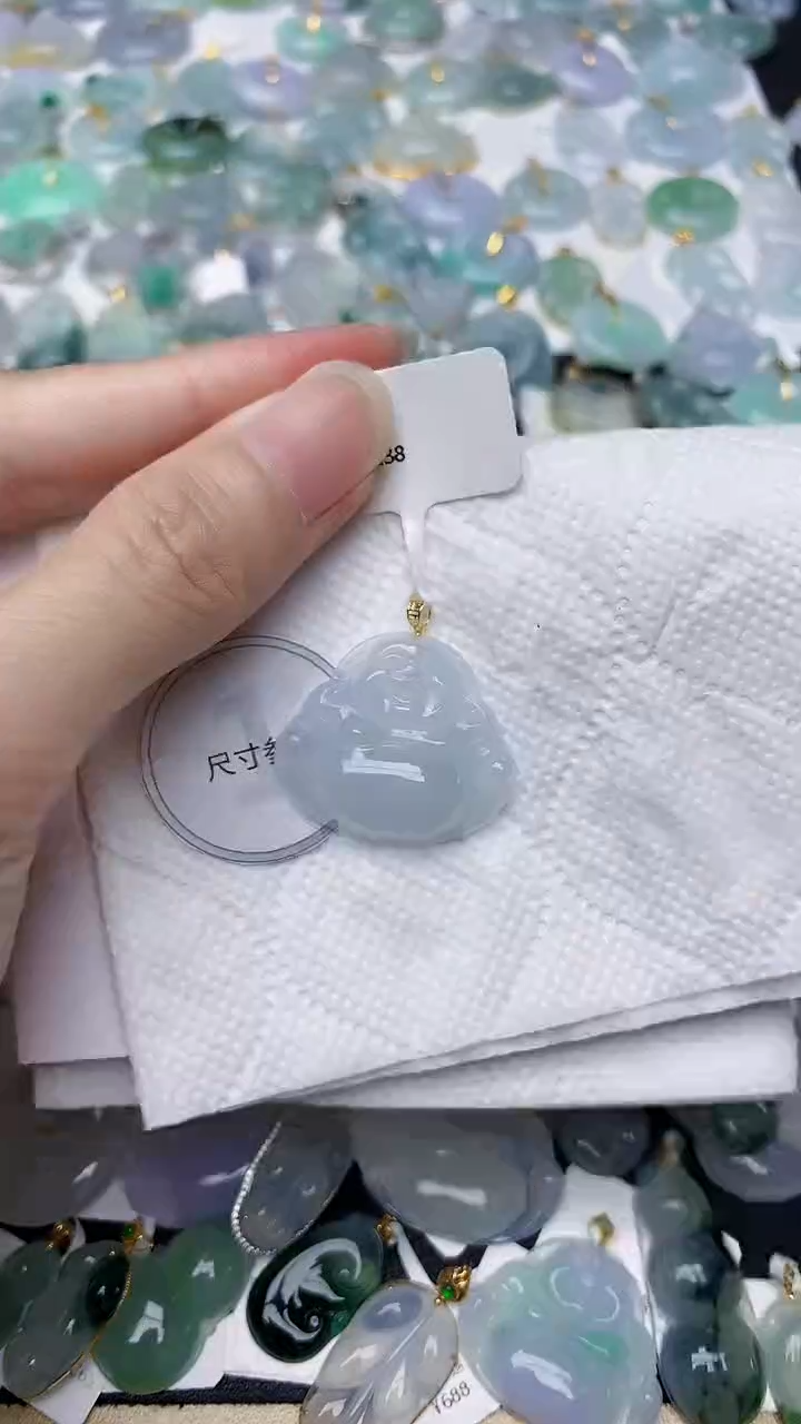 颈饰18K金镶嵌翡翠天然A货翡翠