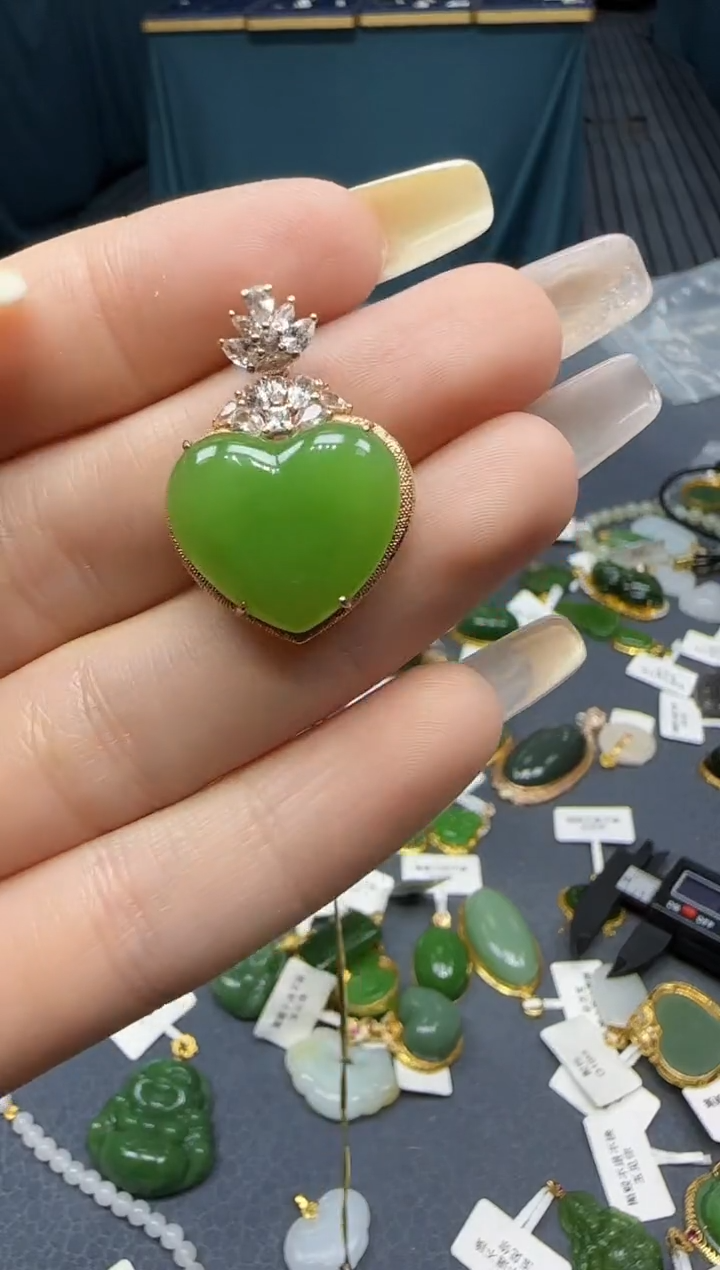 【闪购商品】和田玉挂件18K金镶嵌1