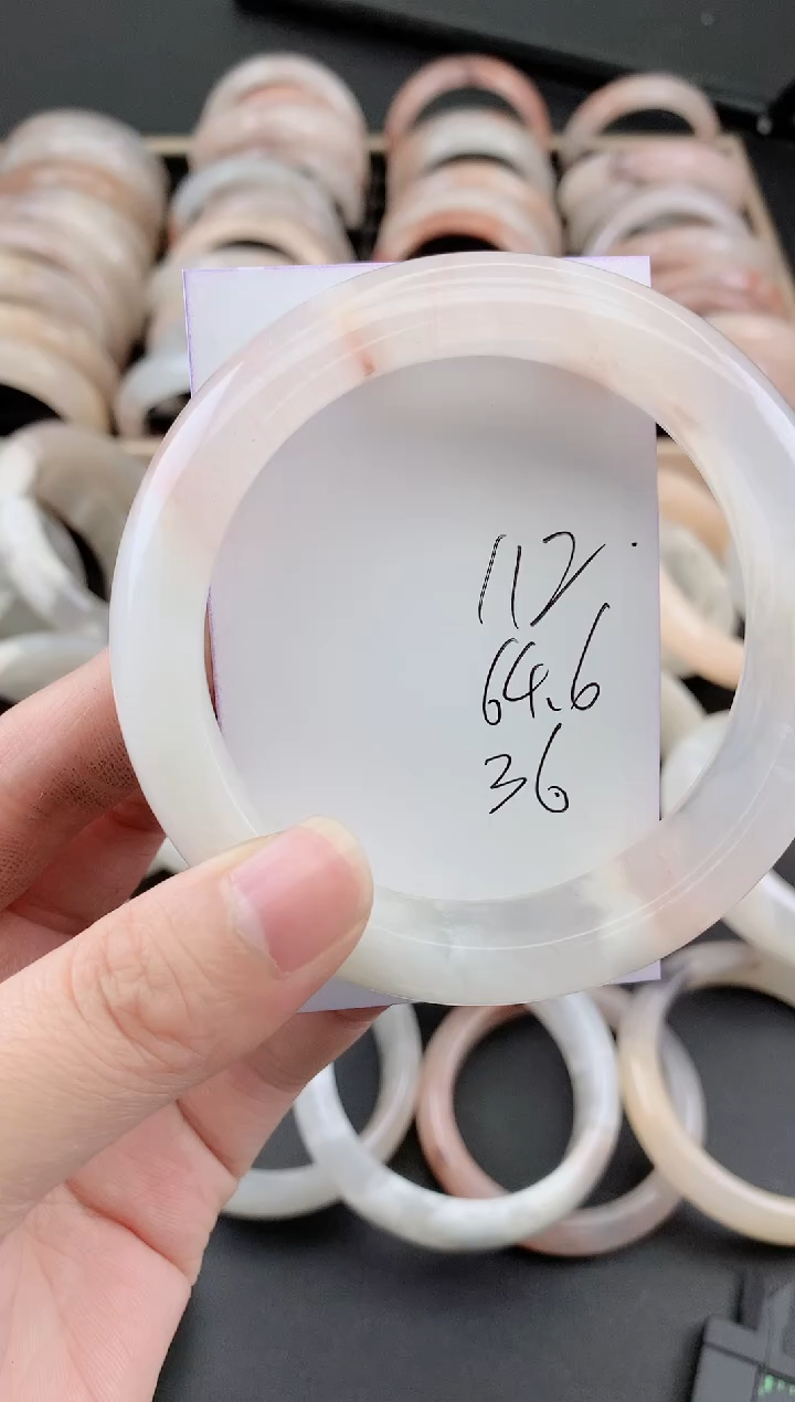 未镶嵌手镯石英质玉112