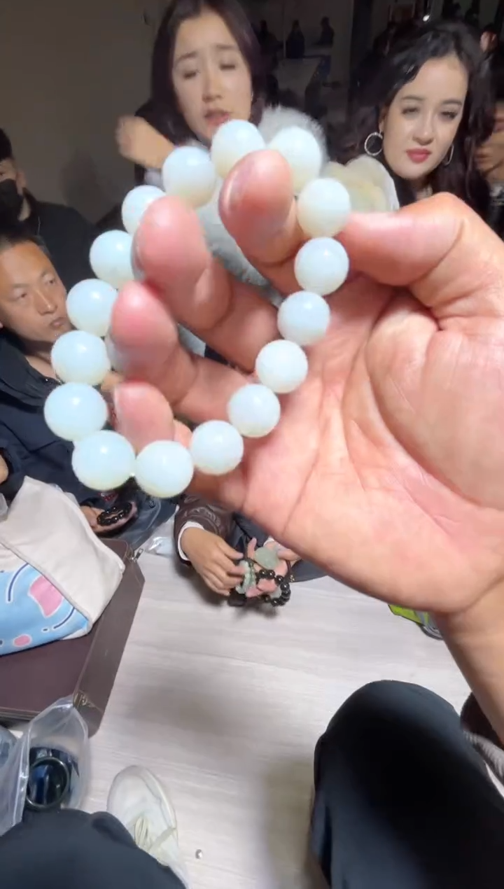 未镶嵌和田玉（糖玉）挂件和田玉