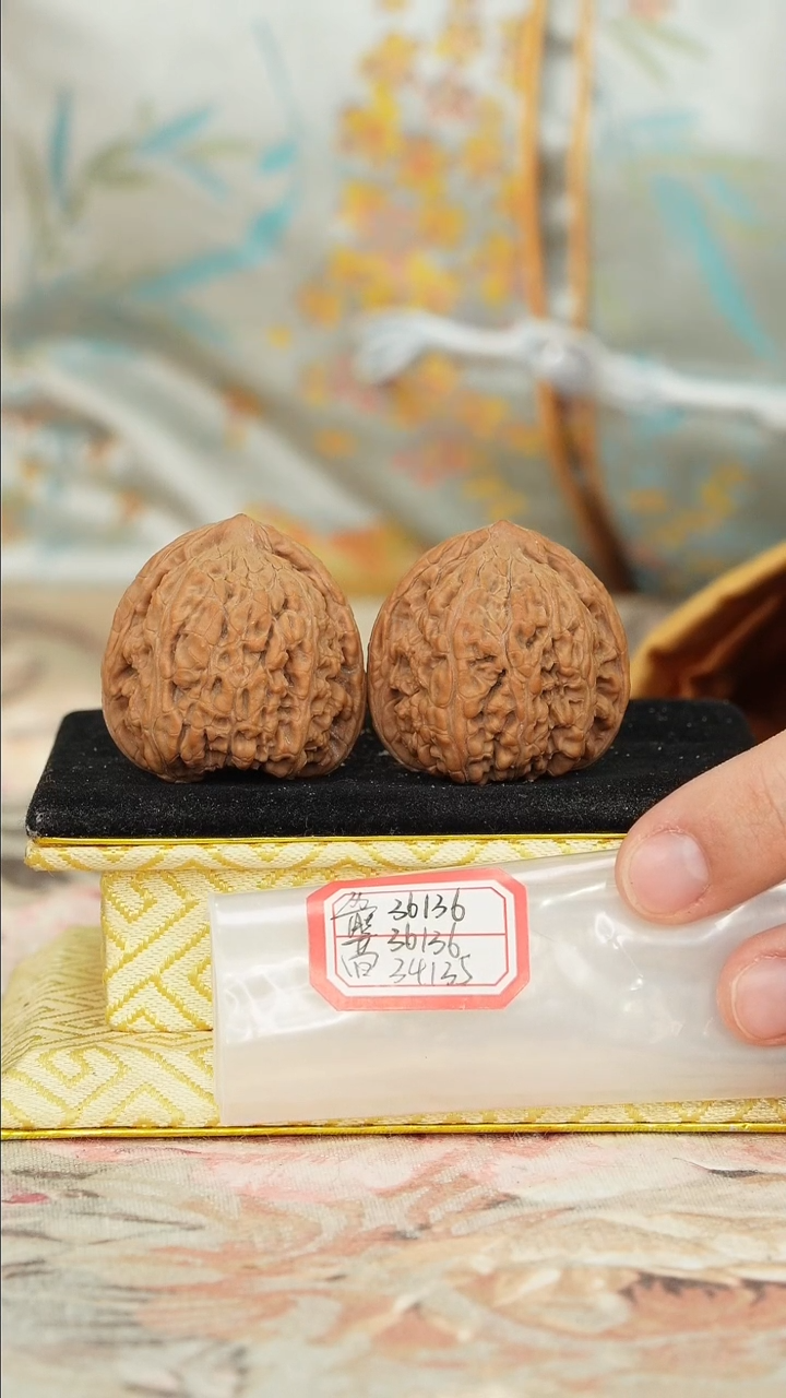 【闪购商品】文玩核桃把件密纹狮子头