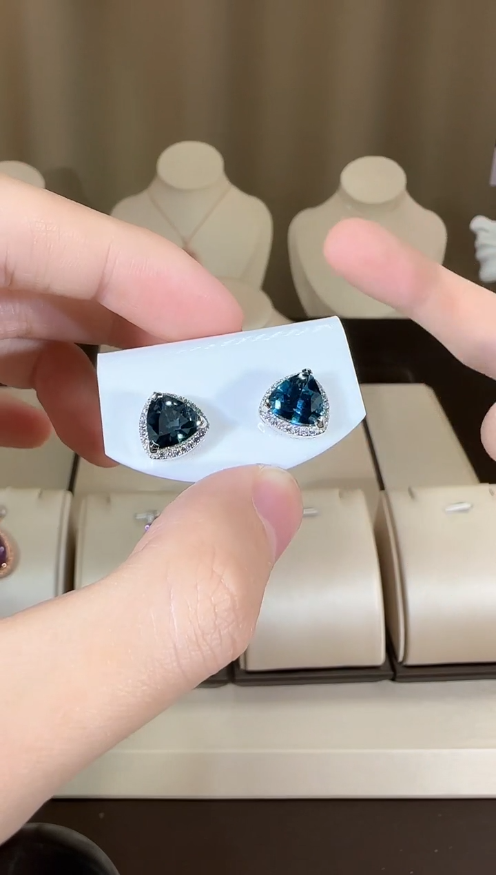 【闪购商品】托帕石耳饰银S925镶嵌10mm伦敦蓝耳钉