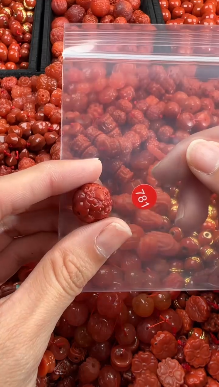 南红玛瑙合金颈饰1