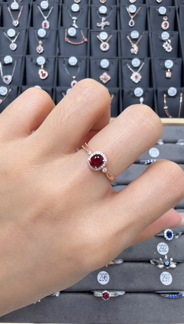 18K金镶嵌戒指红宝石主石0.57克拉